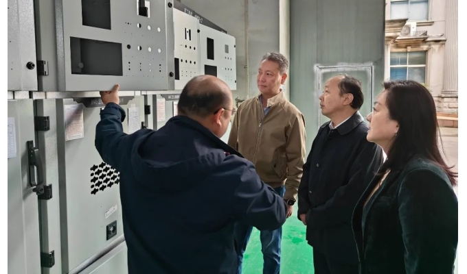 無(wú)錫市致公黨主委，無(wú)錫市政協(xié)副主席吳紅星一行蒞臨軍工智能考察指導